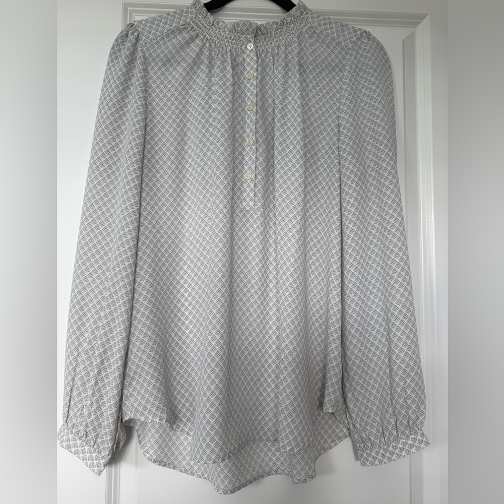 LOFT Gray Diamond Pattern Blouse